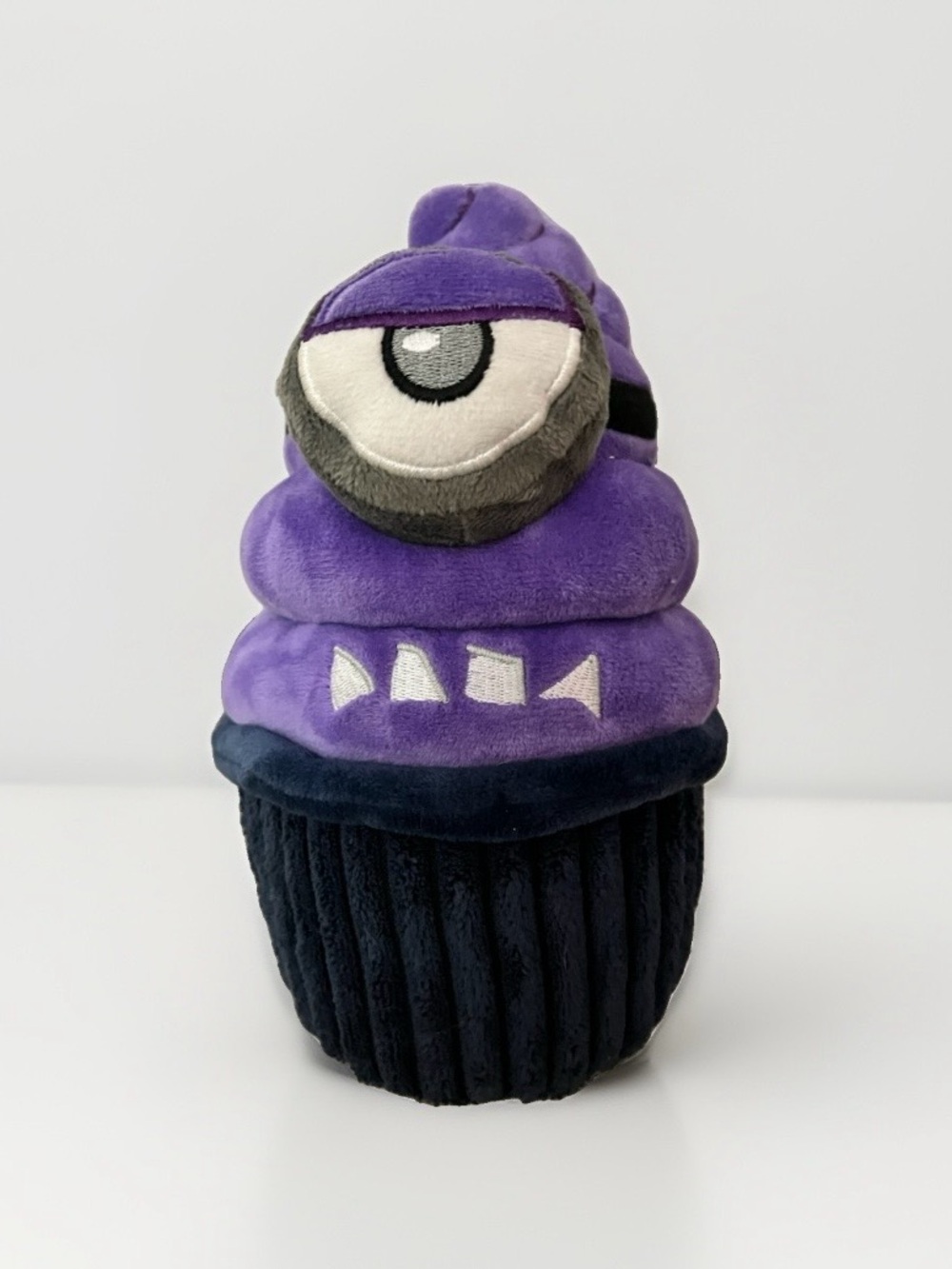 Despicable Me Minion Mayhem Evil Cupcake Plush Universal Studios 7” GDJ-P-143